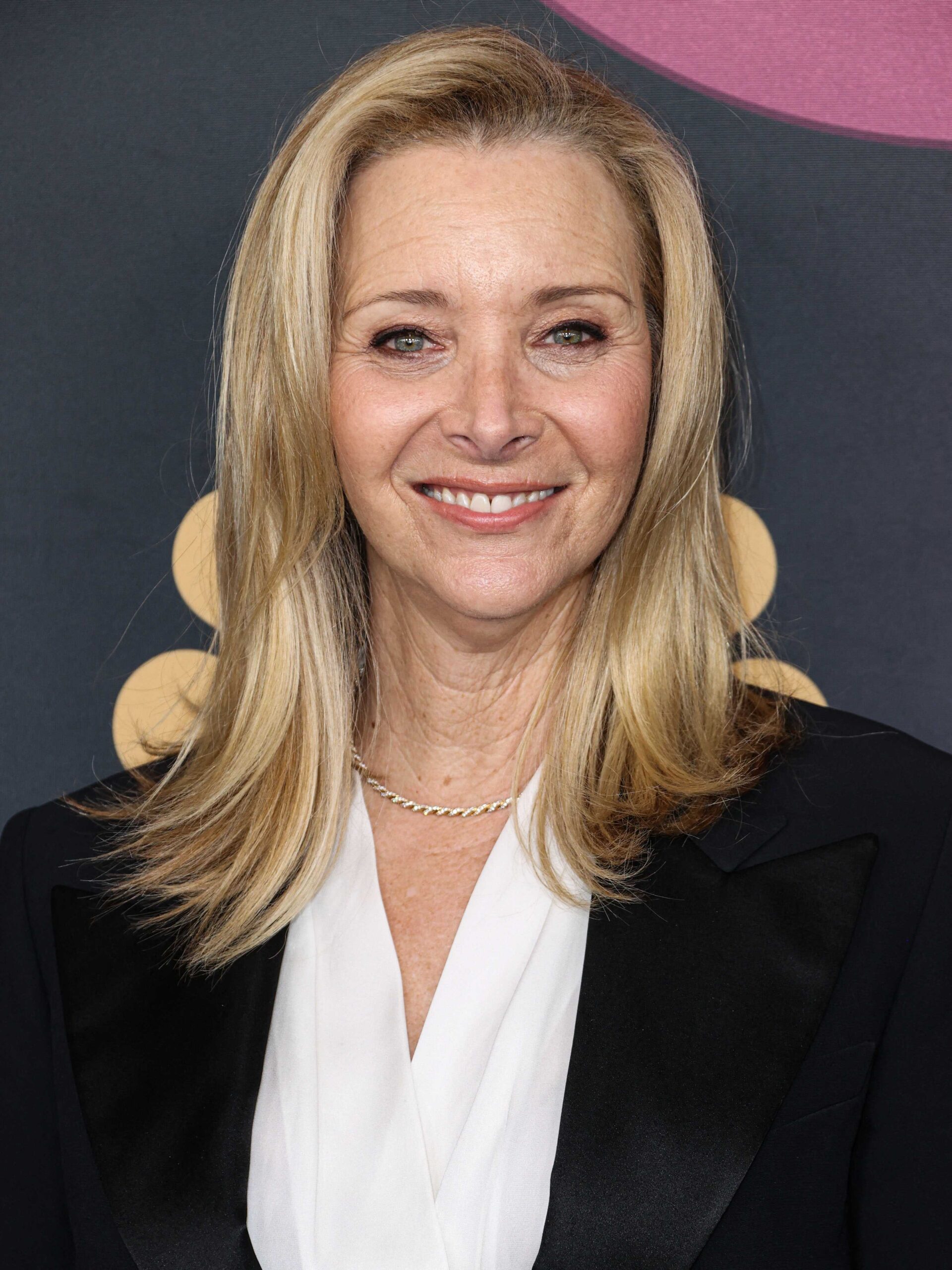 Фотография Лизы Кудроу в специальном выпуске NBC «Карл Бёрнетт: 90 лет смеха и любви»