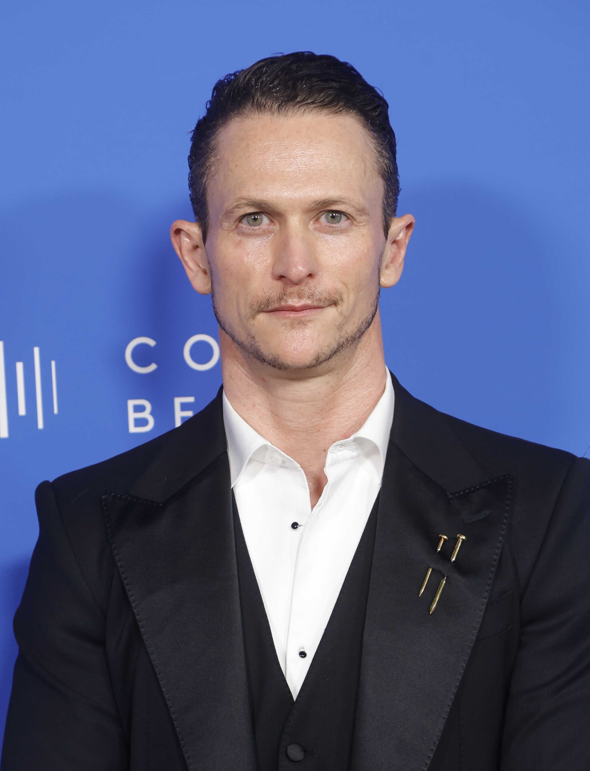 Фото Джонатана Тьюкера на церемонии награждения Fashion Trust U.S. Awards 2023