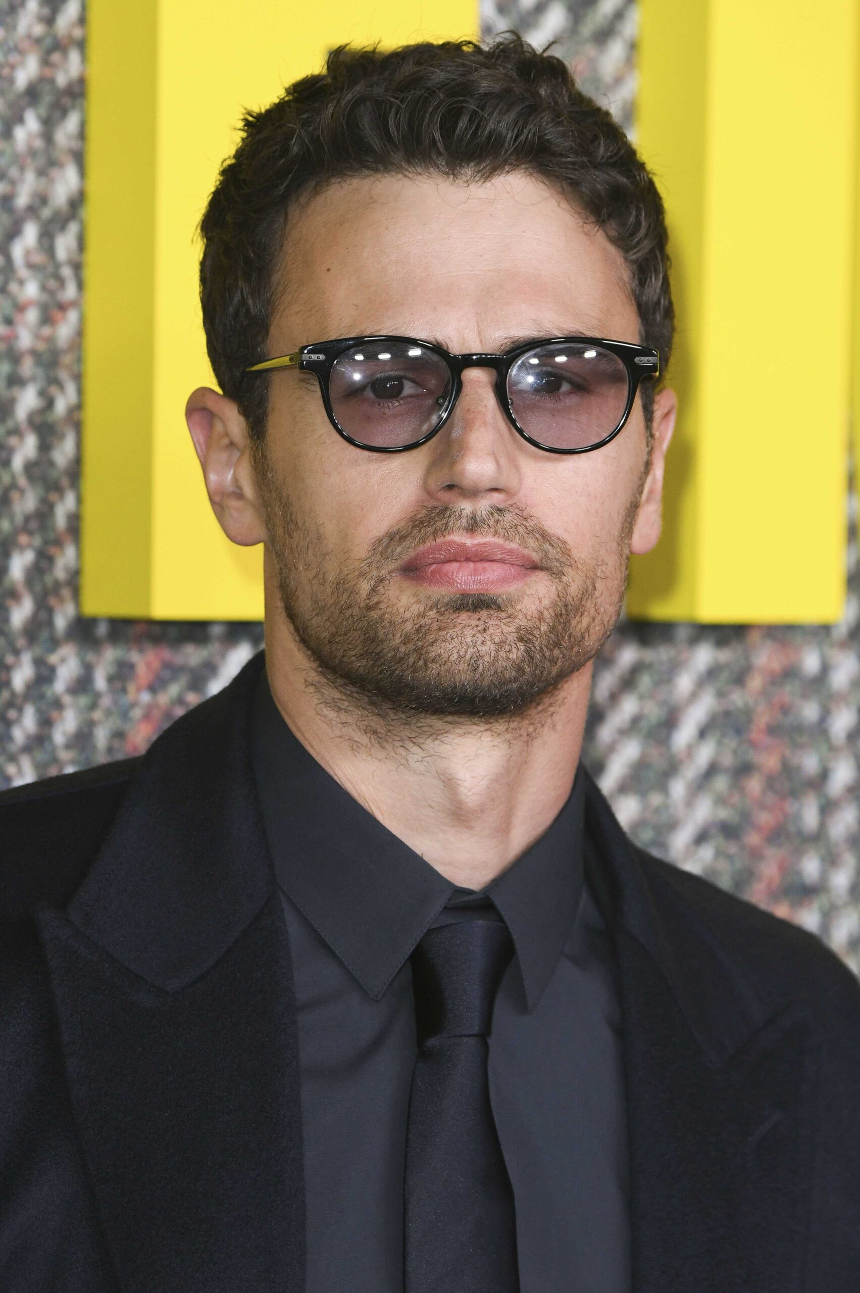 Фотография Тео Джеймса