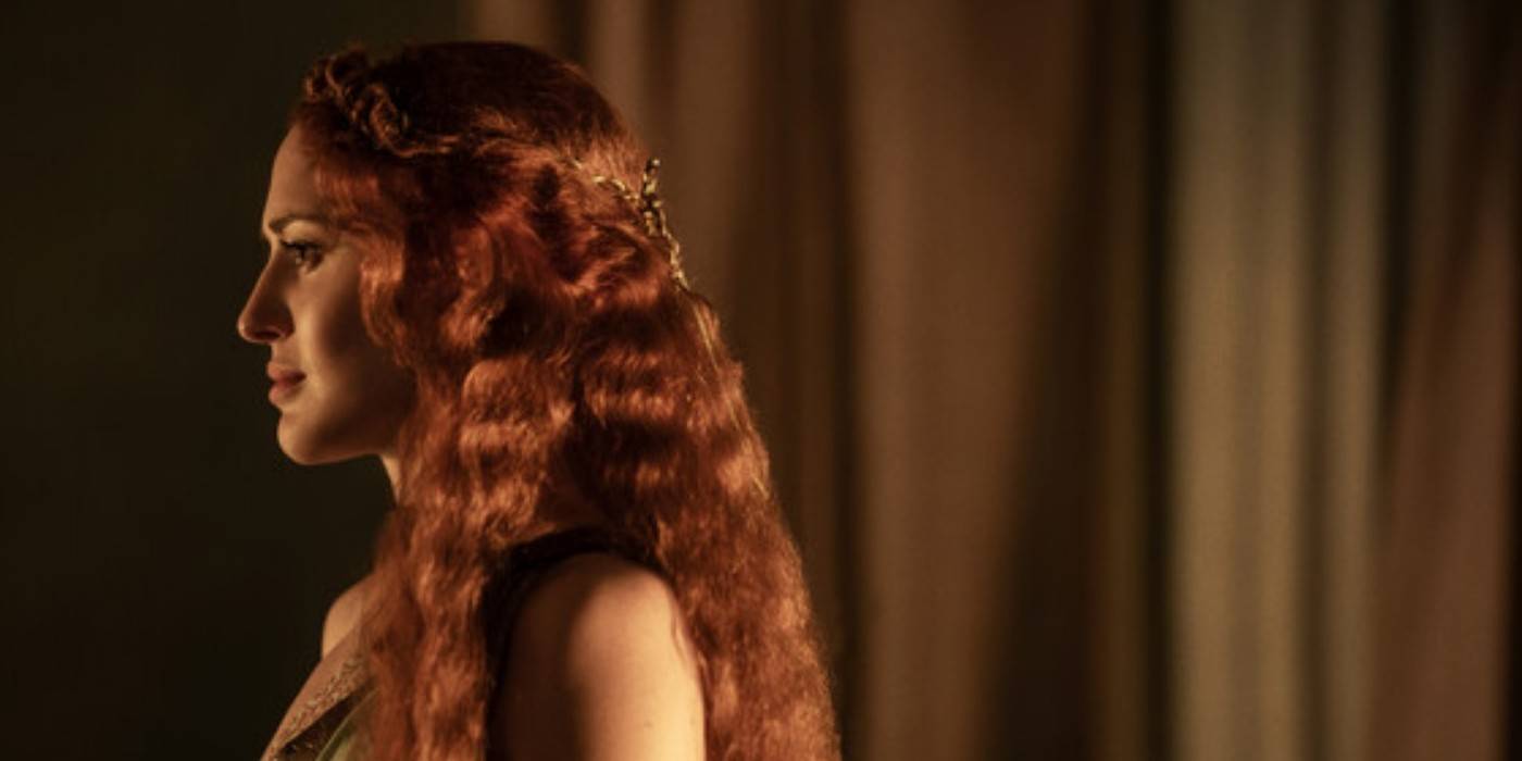 Джемика Вауган в роли Хиллары в Spartacus House of Ashur