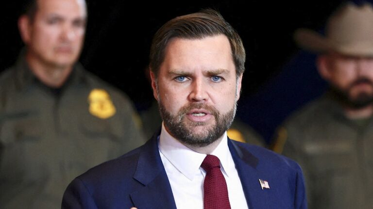 Власти выявили у задержанного за угрозы Вице-президенту Дж. Вэнсу материалы с детской порнографией