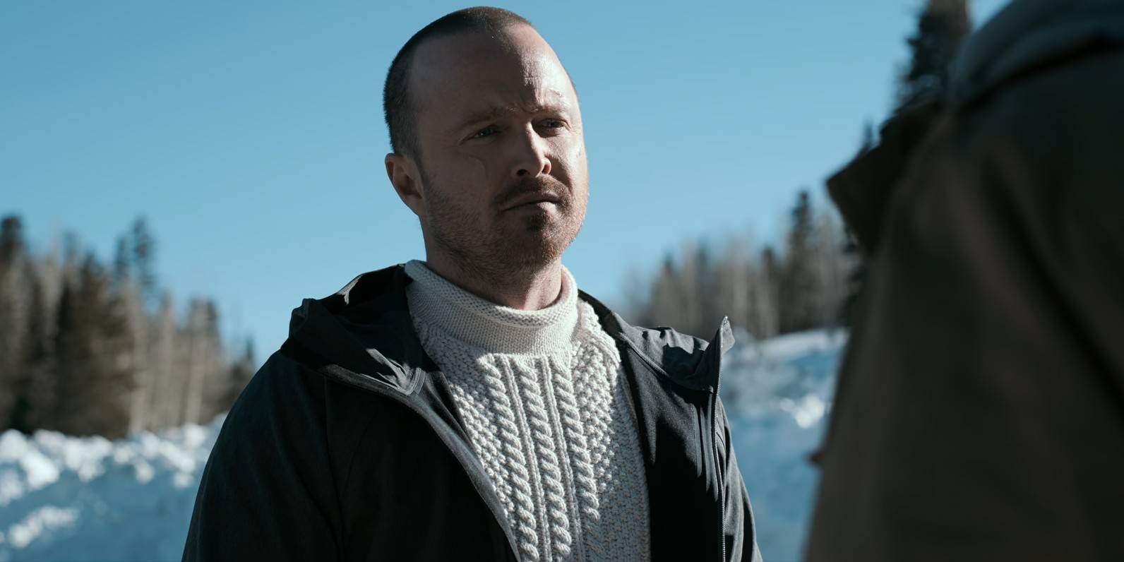 Джесси Пинком (Эйрон Пол) выглядит задумчиво в El Camino: A Breaking Bad Movie