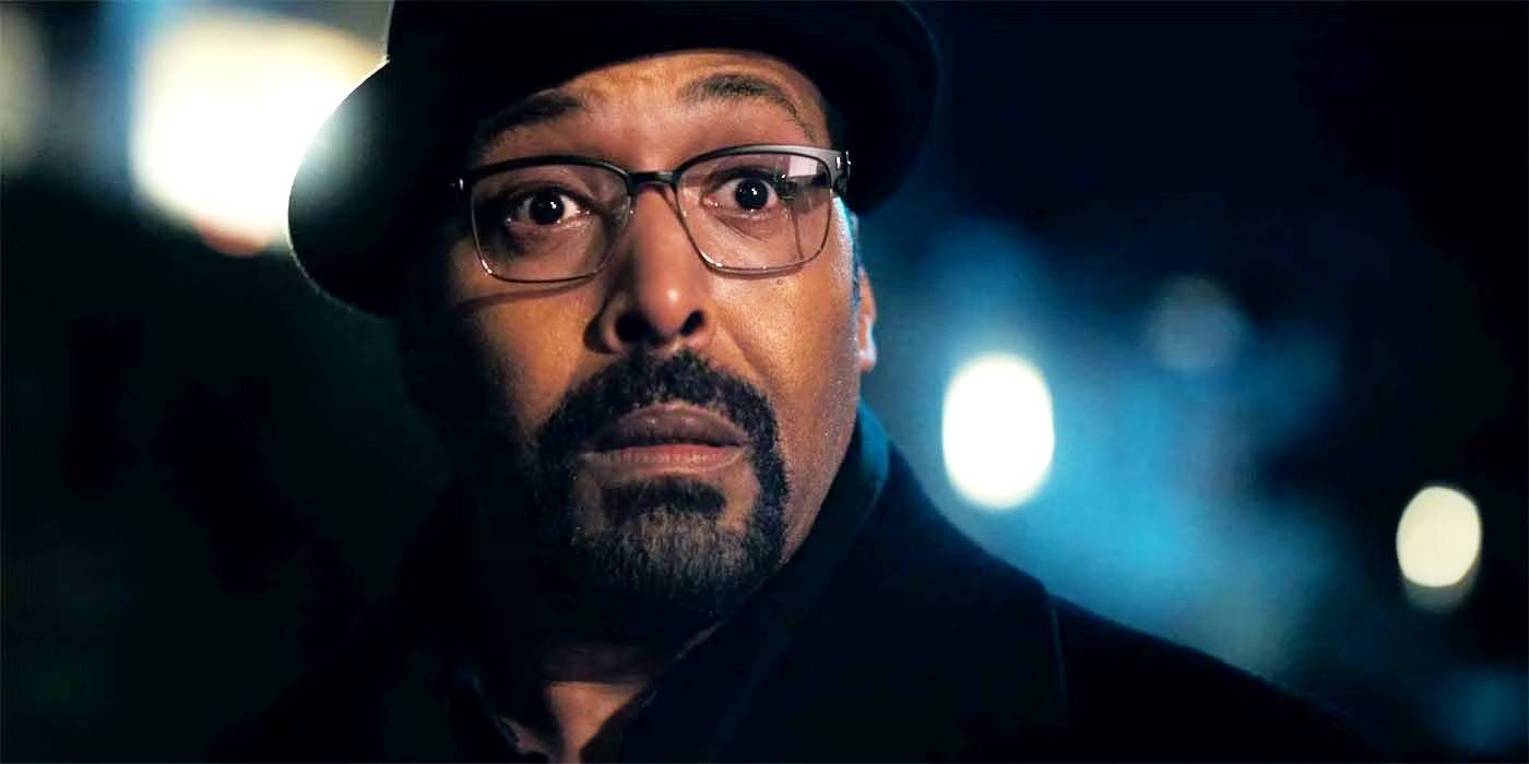 Алек в шоке смотрит, как Роуз похищают в финале сериала "The Irrational"