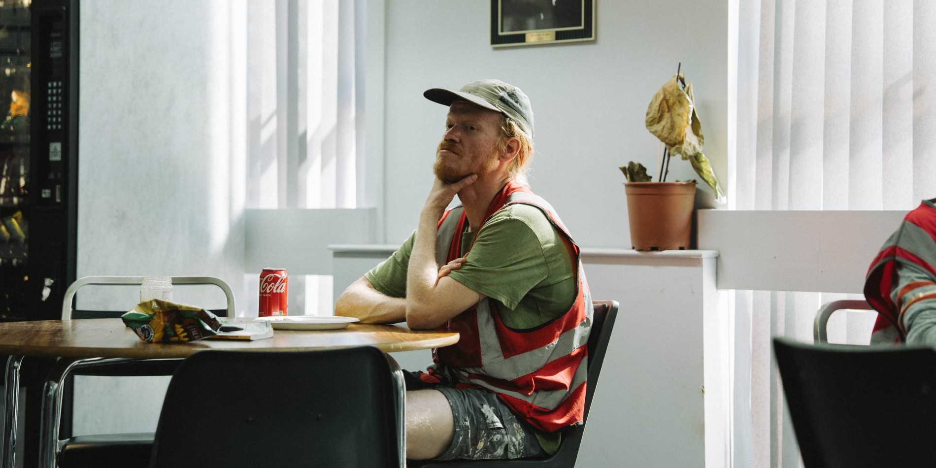 Джесс Племмонс в "Bugonia"