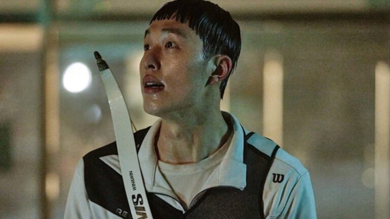 Шедевр ужасов от Netflix, получивший 10/10, с 12 эпизодами, затмевает большинство фильмов о зомби.