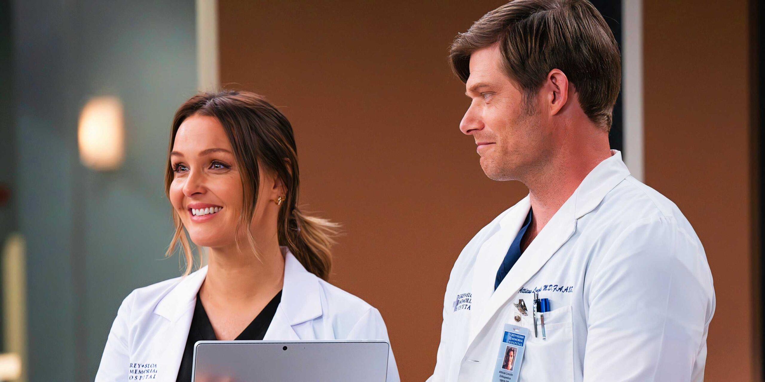 Джо и Лин в счастливой сцене из 16-й серии 21-го сезона "Грейс"