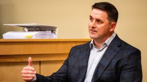 Открытая дискуссия о роли отцов-спортсменов вызвала волну реакций после свидетельства тренера Ole Miss