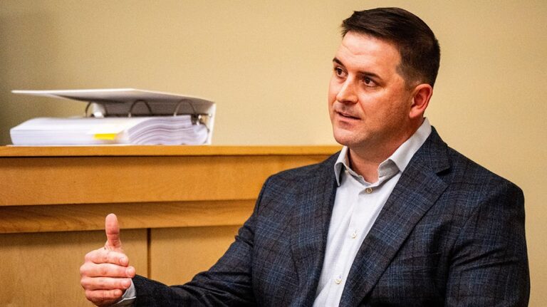 Открытая дискуссия о роли отцов-спортсменов вызвала волну реакций после свидетельства тренера Ole Miss