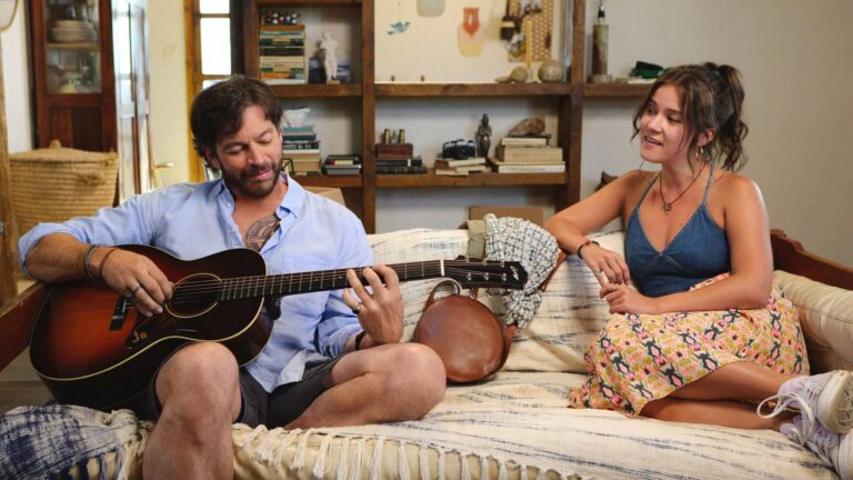 Гайд по саундтреку к фильму «Найди меня, падая»: Каждая песня и когда они звучат в фильме Гарри Конник мл. на Netflix