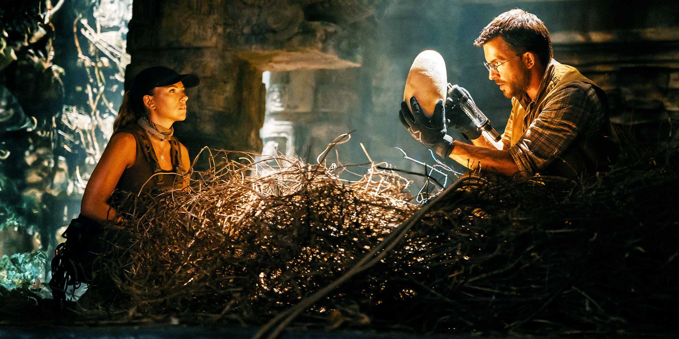 Изображение Jurassic World: Rebirth с участием Джонатана Бейли и Скарлетт Йоханссон