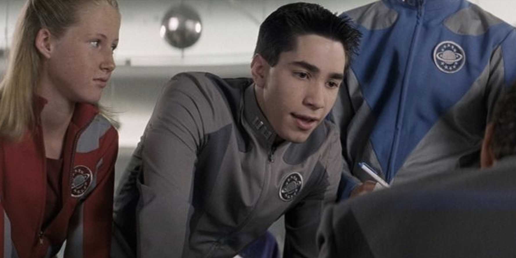 Джастин Лонг в роли фаната научной фантастики в "Галактическом квесте"