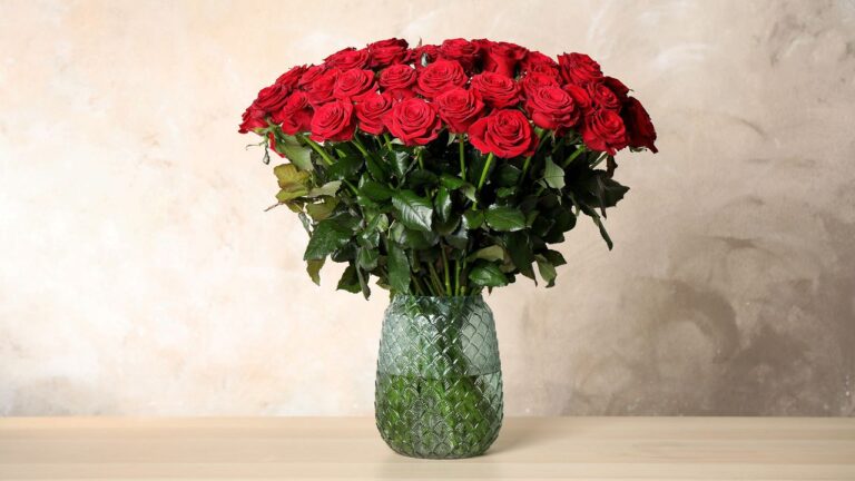 Как быстро очистить вазу к Дню святого Валентина: 3 эффективных способа