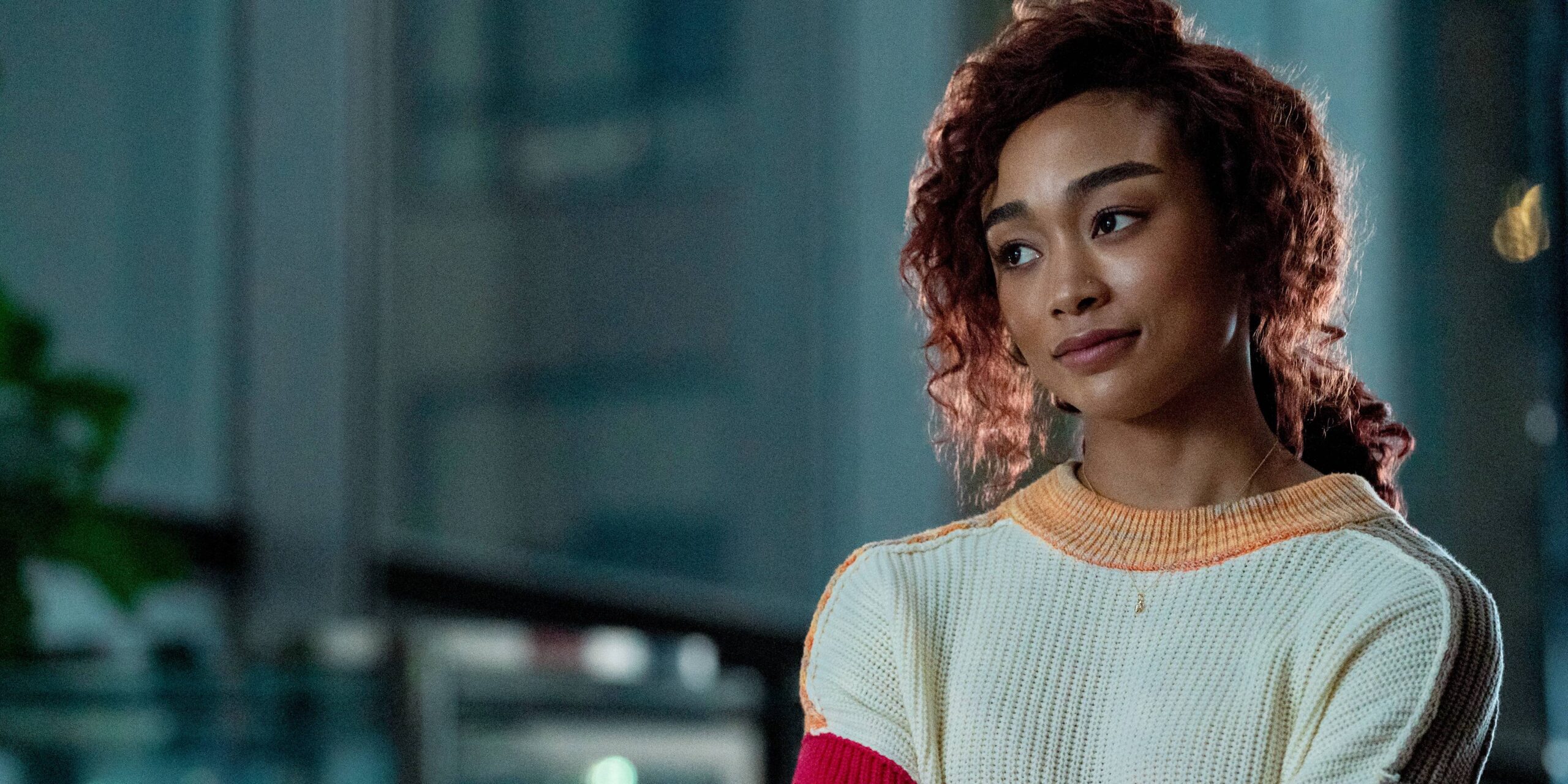 Тати Габриэль смотрит на Kaleidoscope