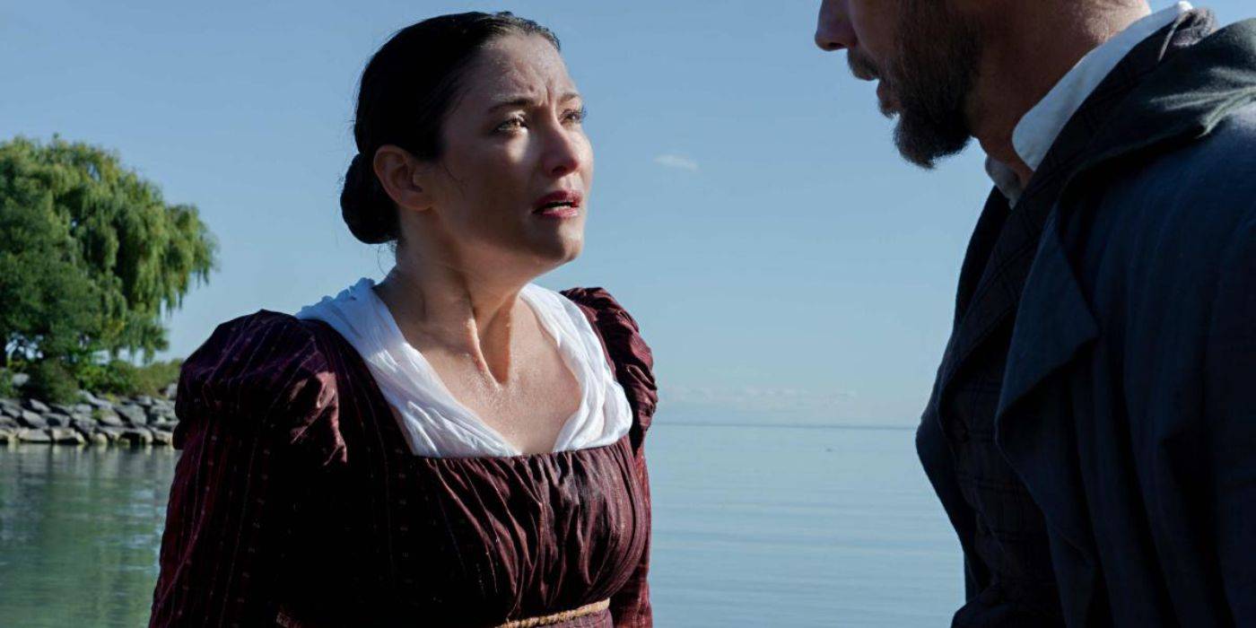 Кэт (Чиллер Лей) в 1800-х годах, выглядящая разочарованной и кричащей на кого-то в "The Way Home".