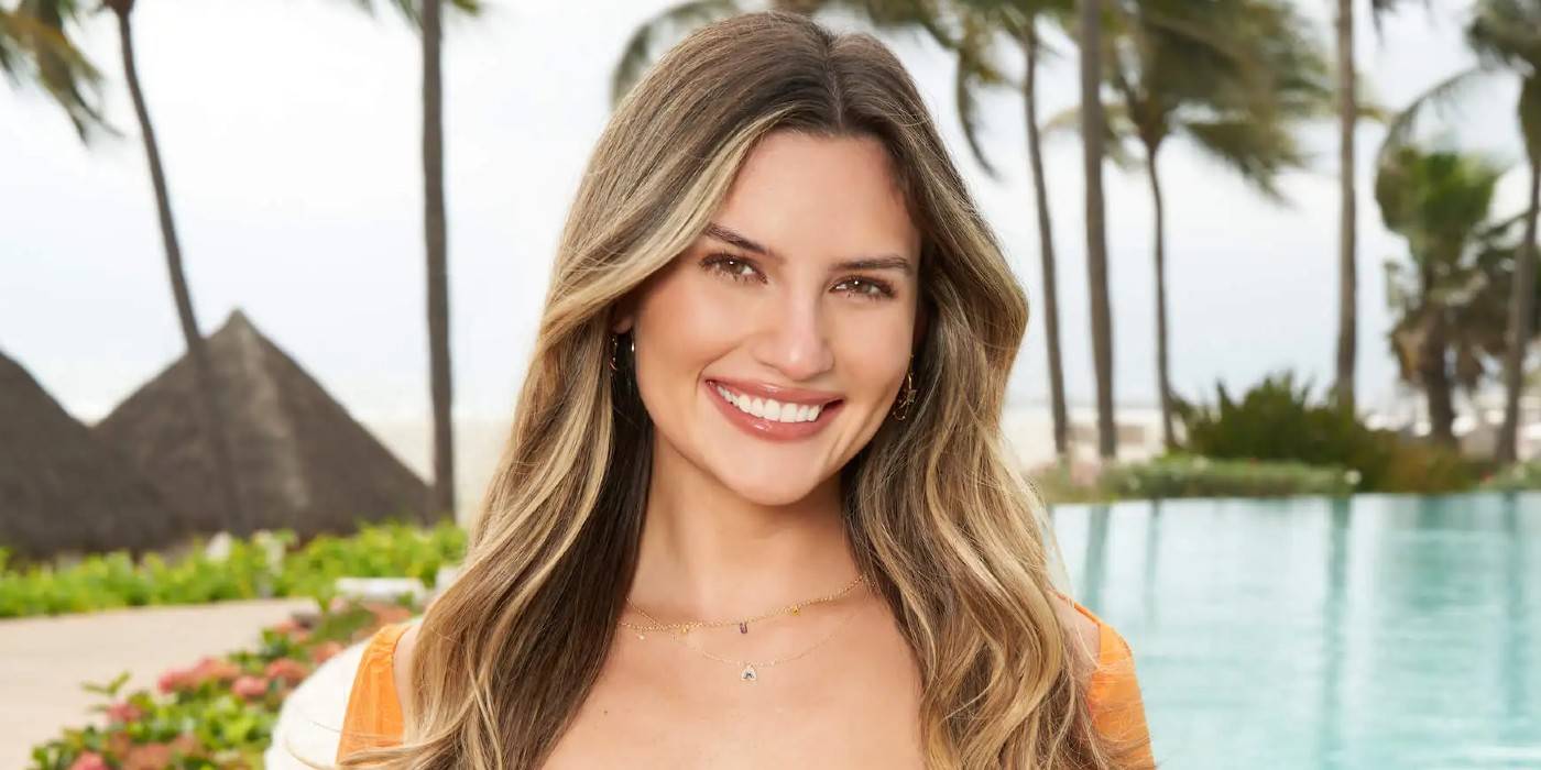 Кэт Изо на "Bachelor In Paradise" улыбается на пляже