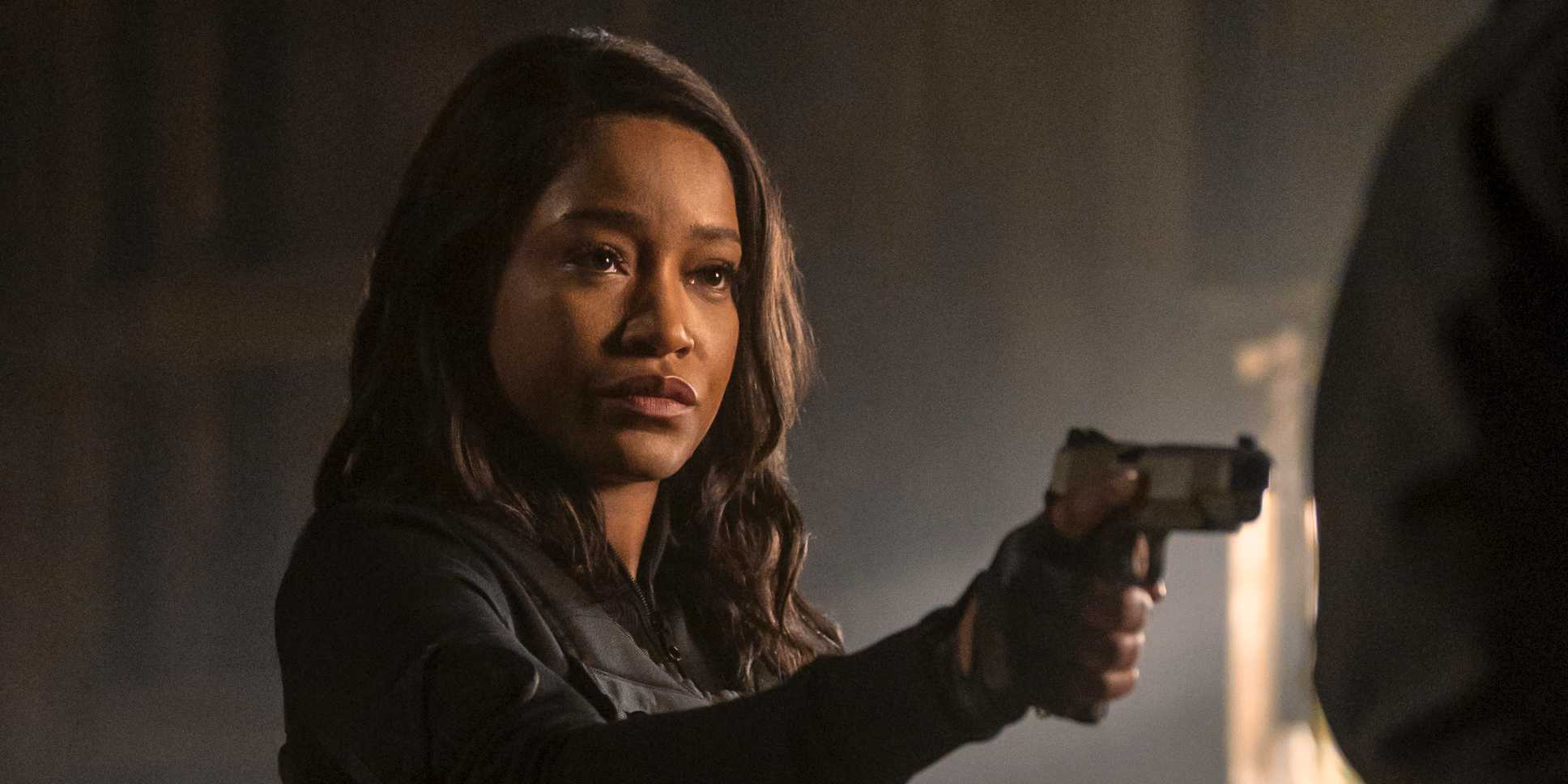 Кека Палмер, указывающая на оружие с невозмутимым выражением лица в The Pickup