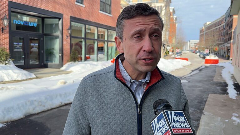 Руководитель ДНС заявляет о «череде побед», игнорируя крупное финансирование Трампа и республиканцев