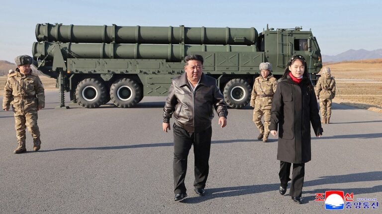 Власть в Северной Корее может перейти к дочери Ким Чен Ына, считают разведчики