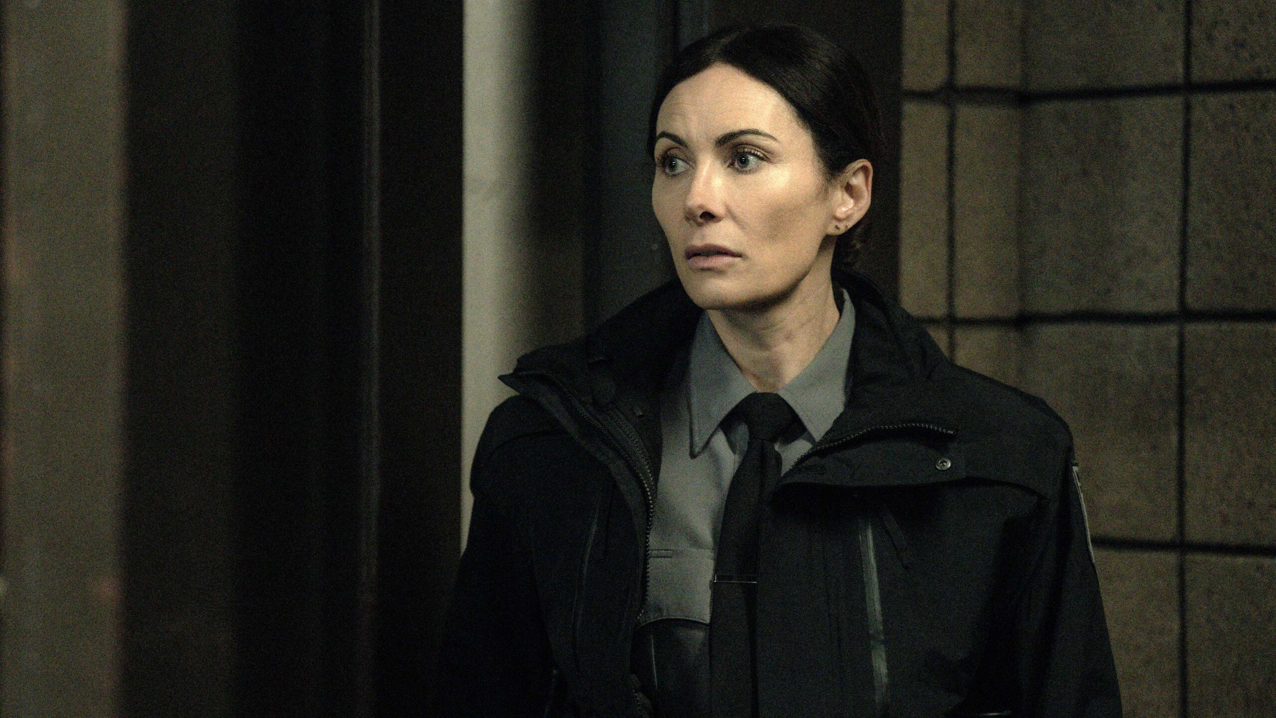 Синди, сыгранная Лаурой Бененти, выглядит обеспокоенной в 4-м сезоне "Мэра из Кингстоуна"