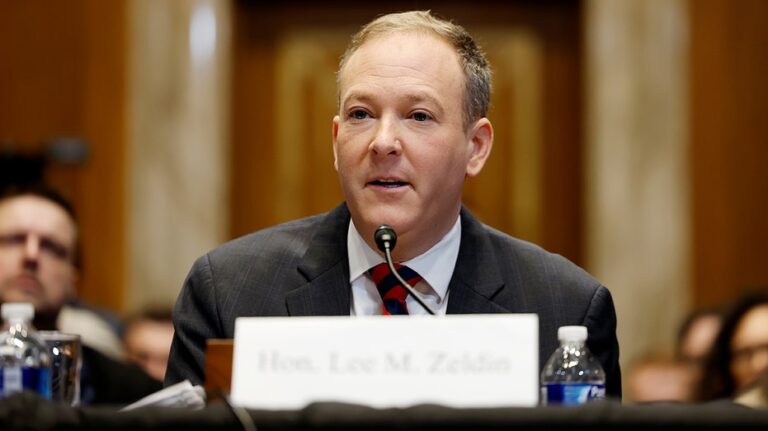 Экологические активисты подают иск против решения EPA о смягчении климатических правил