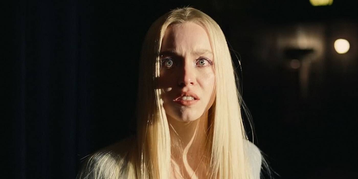 Касси Ховард на сцене во время спектакля Лекси в "Euphoria"