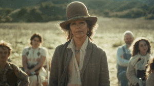 Линда Перри анонсировала новый альбом «Let It Die Here» и выпустила первую песню «Beautiful»