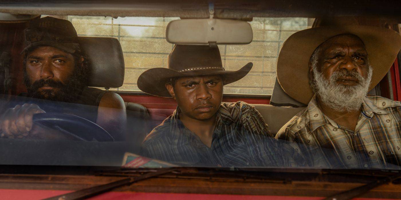 Три персонажа едут в машине в Territory