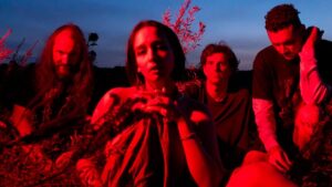 Mandy, Indiana представляют провокационный альбом URGH — слушайте онлайн