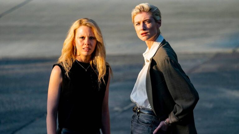 Дата выхода MaXXXine в стриминге раскрыта (& Она Выходит Прямо Перед Хэллоуином)