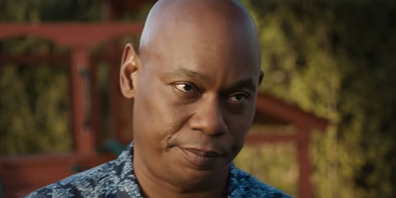 Майк сжимает губы и наклоняет голову вбок.