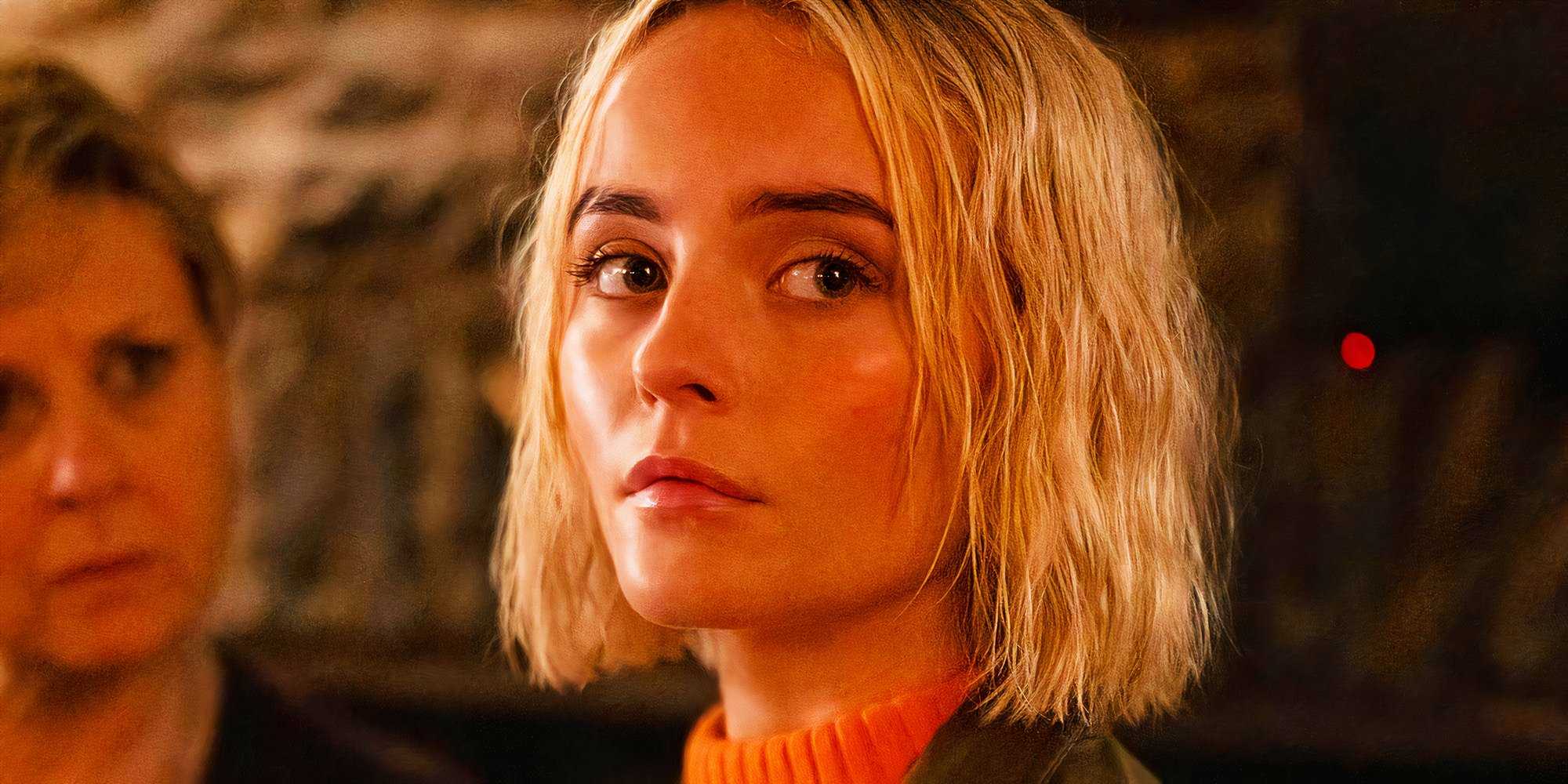 Милли Гибсон в роли Руби Сандей, с непроницаемым выражением лица, в подземном месте в "Докторе Кто"