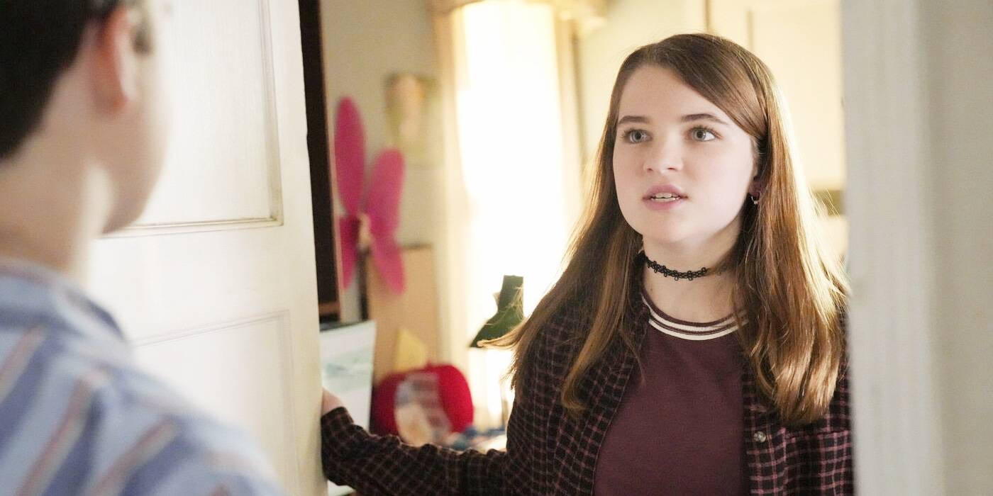 Мисси собирается ударить дверью в комнате в финале 6-го сезона Young Sheldon