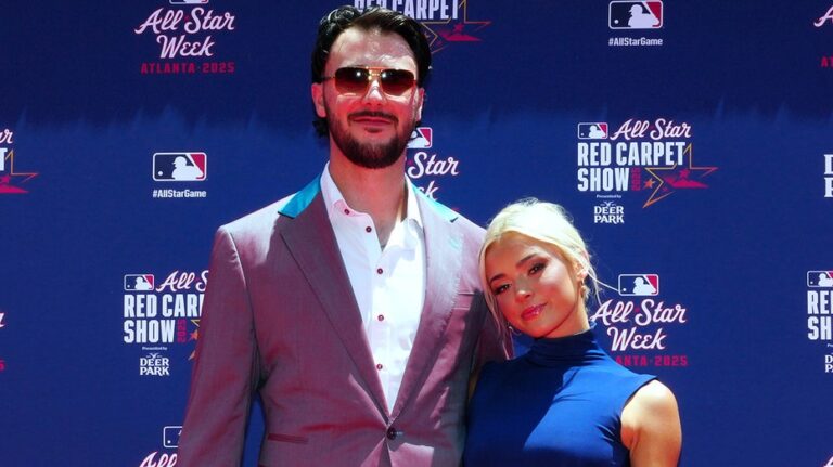 Livvy Dunne проверяет доверие, помогая бойфренду подготовиться к сезону MLB