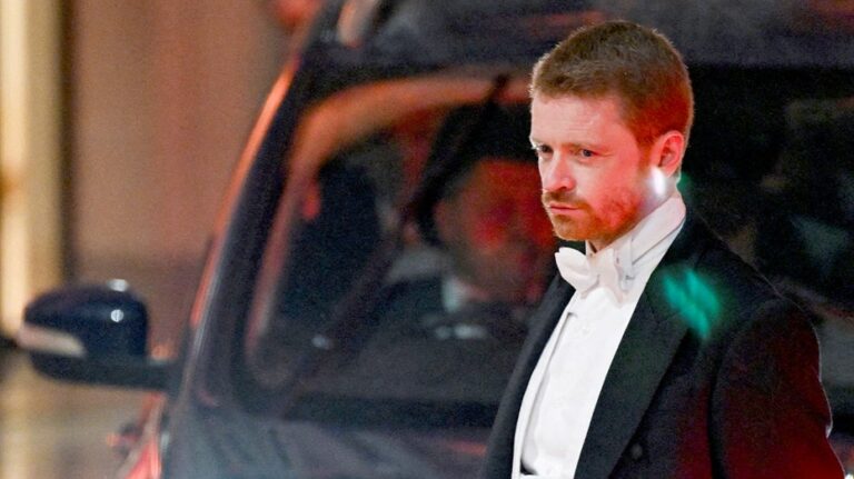 Советник британского премьера ушел в отставку после критики за рекомендацию посла, связанного с Эпштейном