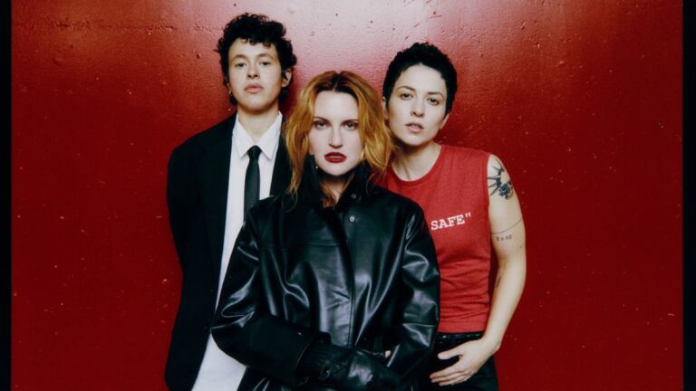 MUNA анонсируют новый альбом «Dancing on the Wall» и выпускают первую песню