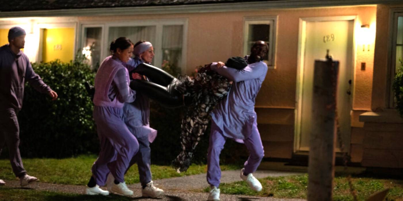 Натали, которую похищают в финале 1 сезона сериала "Желтые дзики"