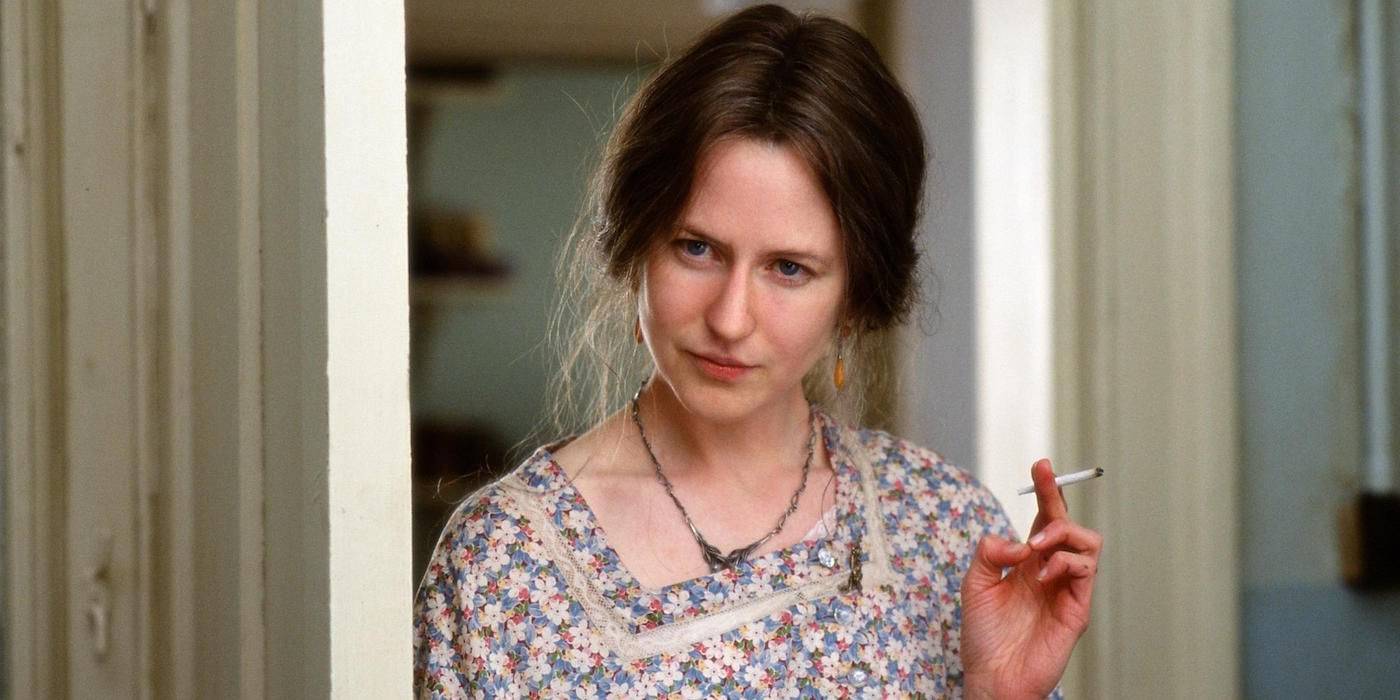 Николь Кидман держит сигарету в фильме "The Hours".