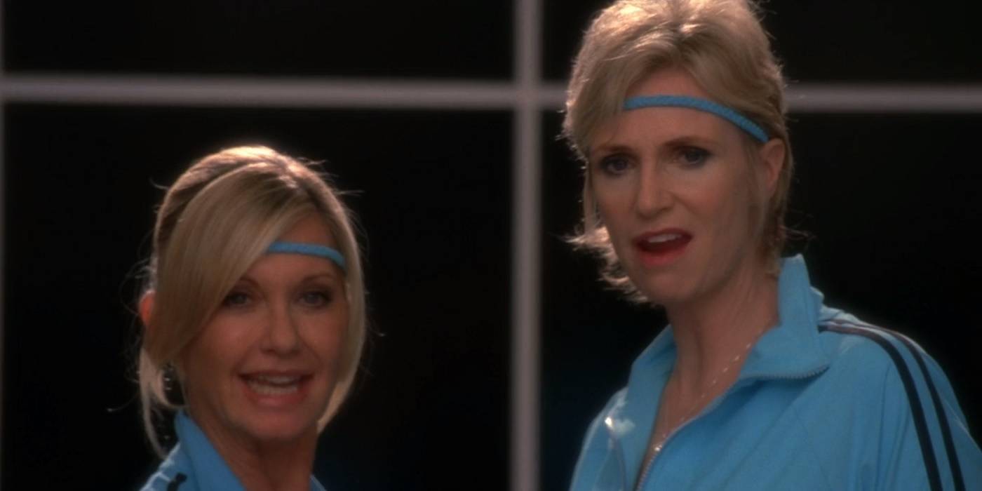 Оливия Ньютон-Джон и Сью Слайвер поют в спортивной одежде в "Гли"