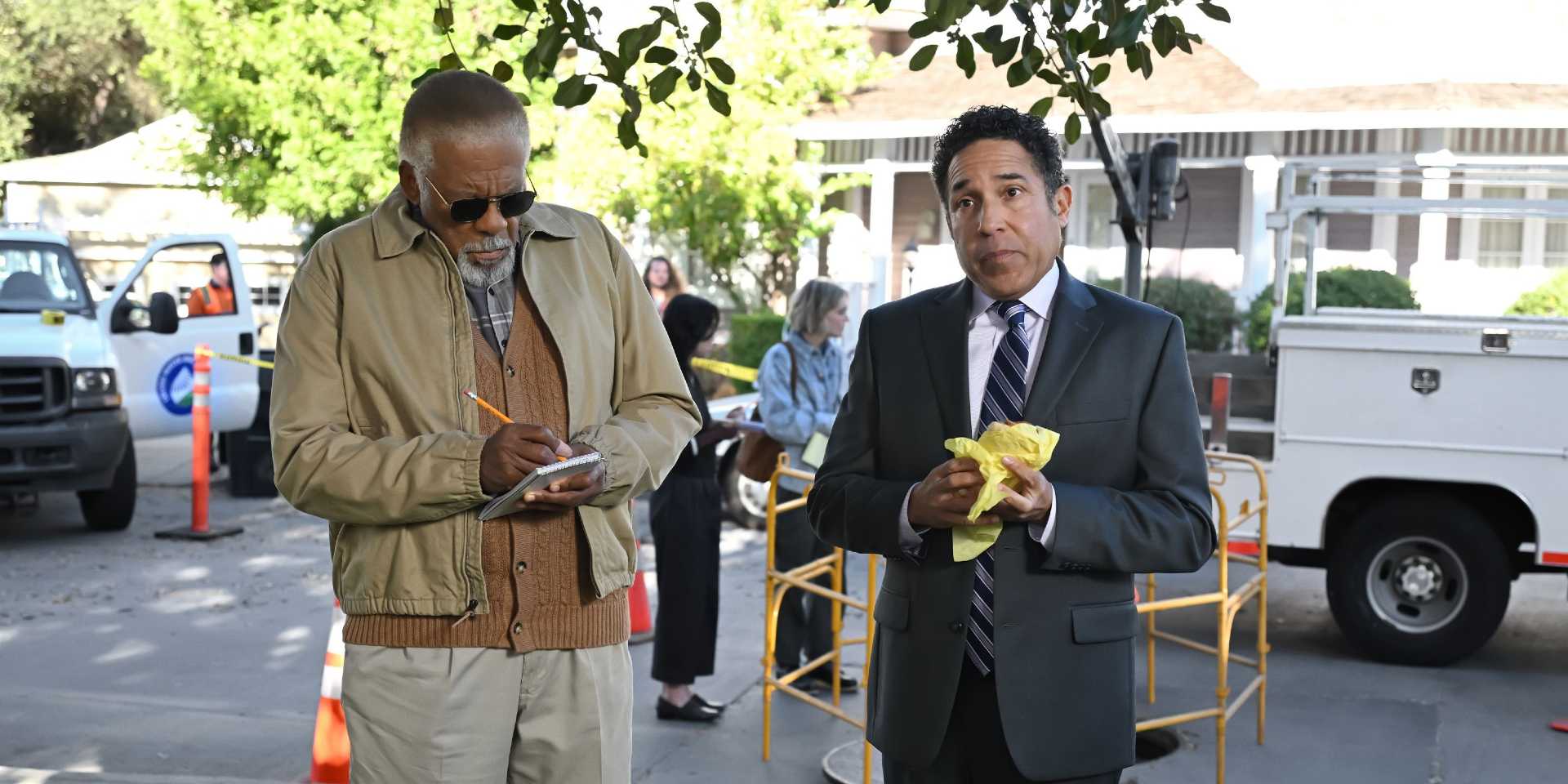 Оскар на улице в The Paper