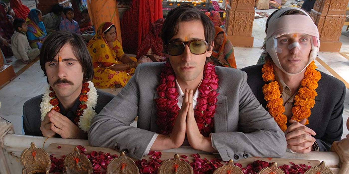 Оуэн Уилсон, Адриен Броди и Джейсон Шварцман молятся в фильме "The Darjeeling Limited"