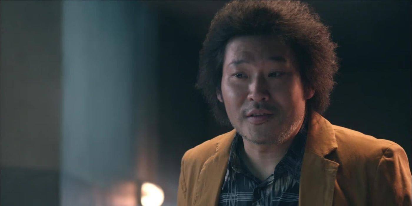 Муж, разговаривающий в Heartless City