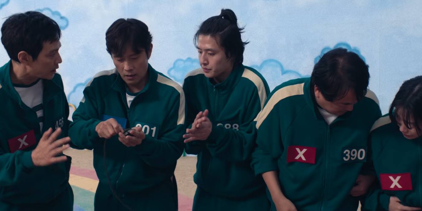 Игрок 001 играет в "вертушку" в 2 сезоне "Игра в кальмара", 5 эпизод