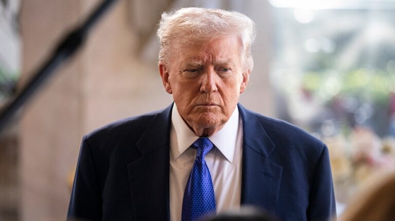 Трамп обещает санкции против республиканцев, проголосовавших за отмену его тарифов на Канаду