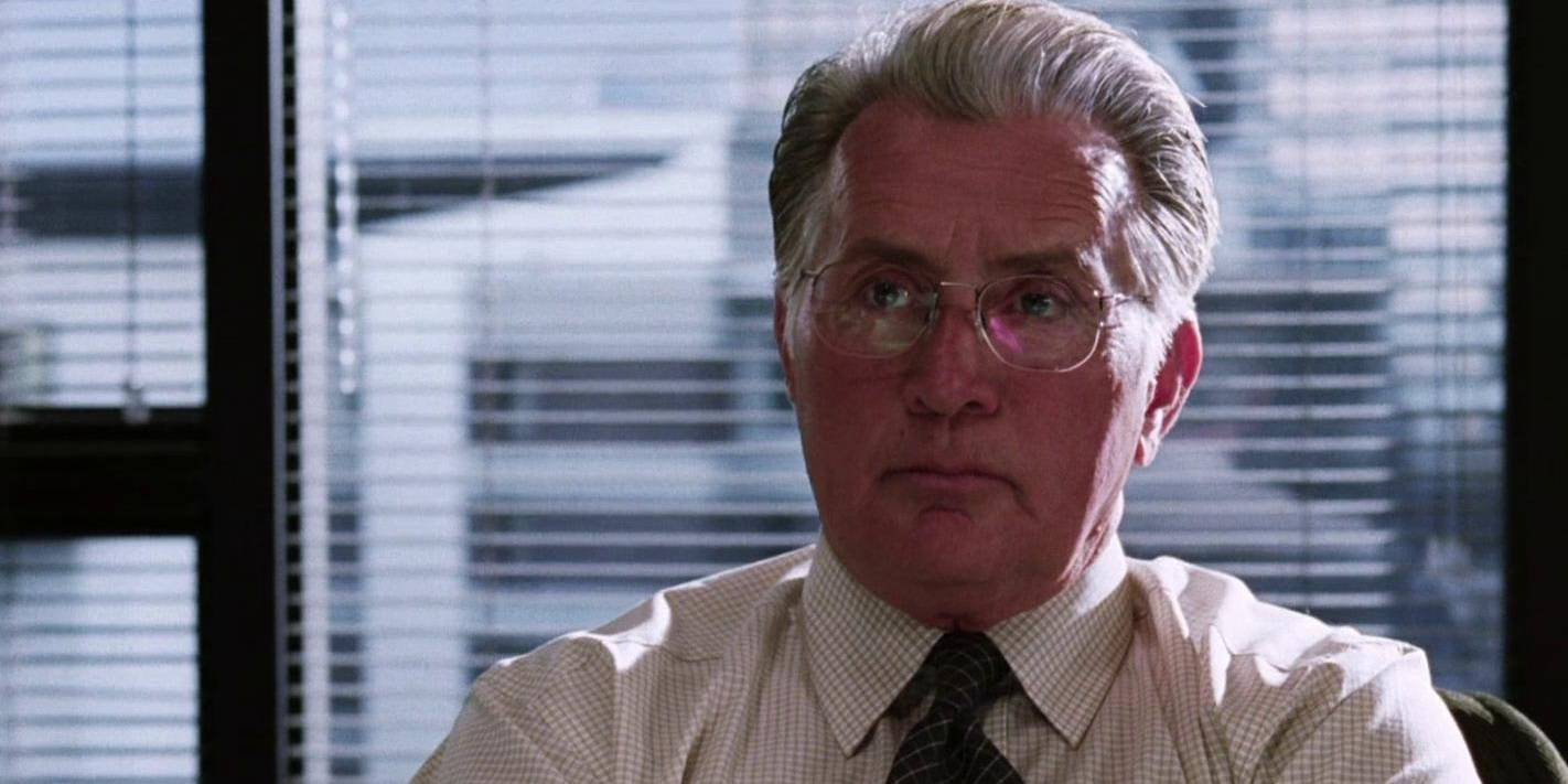 Квинэн в своем кабинете в «The Departed»