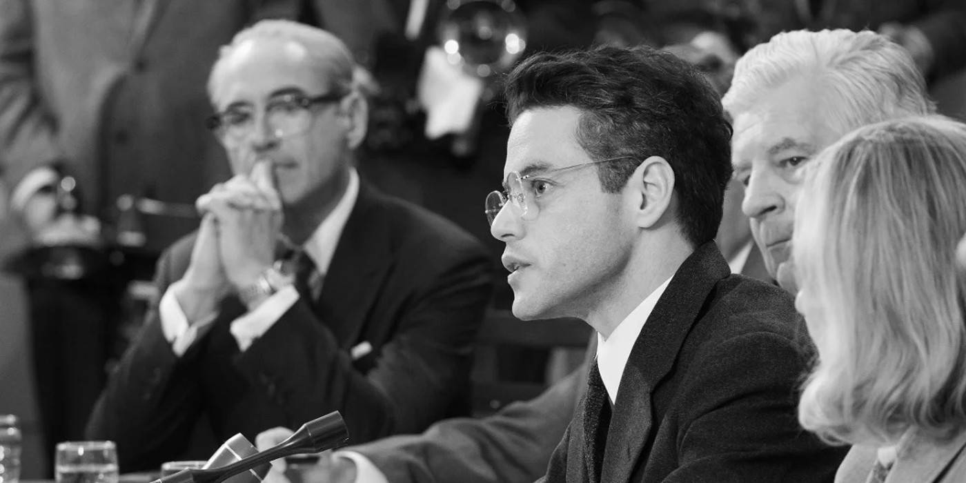 Рами Малек в роли Дэвида Хилла на слушаниях в Сенате в фильме "Оппенгеймер".