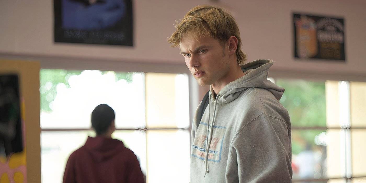 Лукас злобно смотрит в первом сезоне "Рансом Каньон".