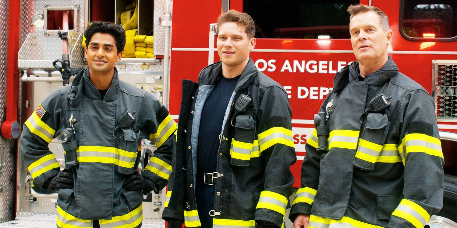 Рави, Бак и Бобби улыбаются Хен в 9-1-1