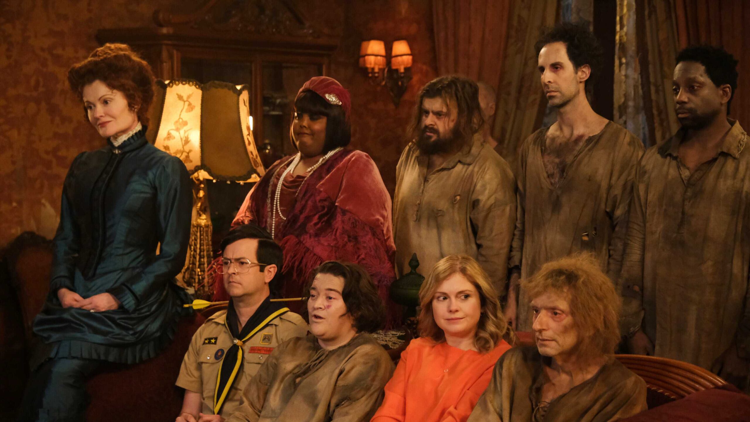 Актеры "Призраков" смотрят в сторону