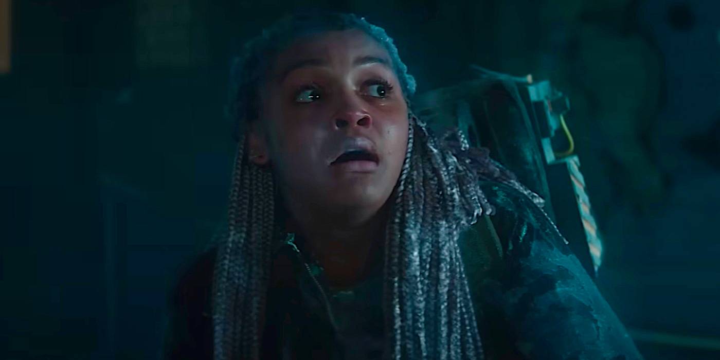 Селеста О'Коннор в роли Лакки Доминго, покрытая льдом, испуганная в фильме "Ghostbusters: Frozen Empire".