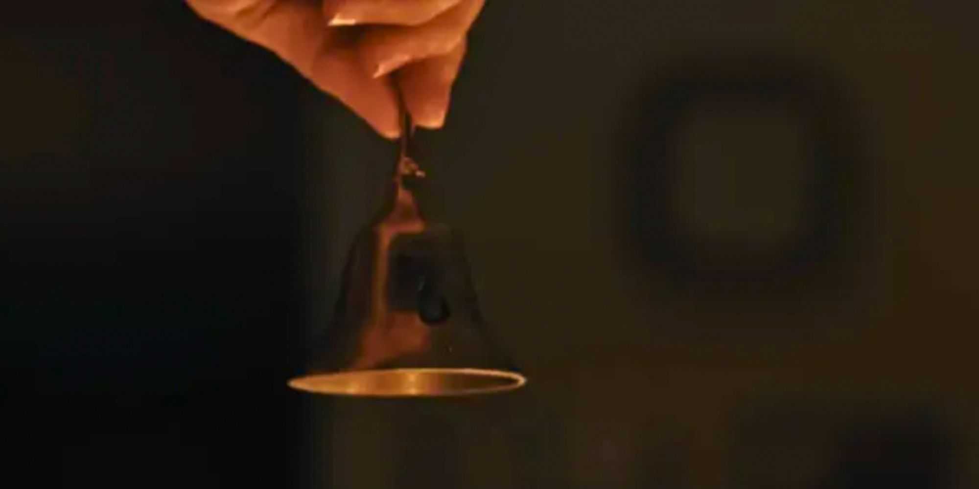 Звонок тети Глэдис в хоррор-фильме "Weapons"